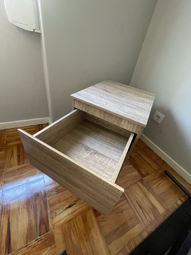 Mesa de cabeceira castanha 2 gavetas