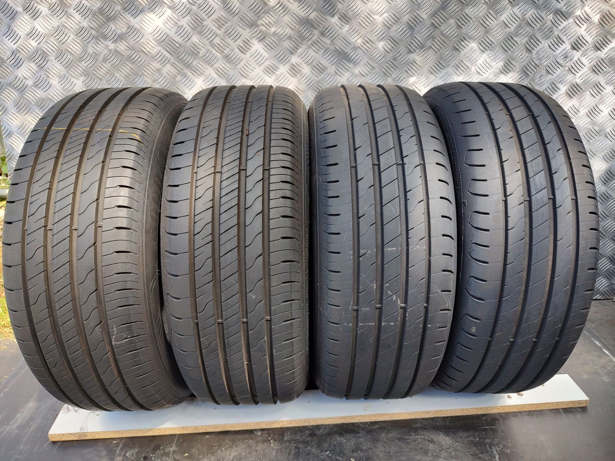 215/55/17 Goodyear Efficient Grip Performance 2 2024r