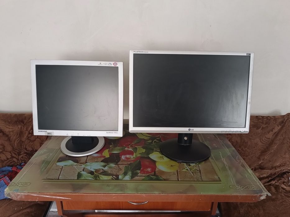 Продам 2 монітора ( принтер в подарунок)