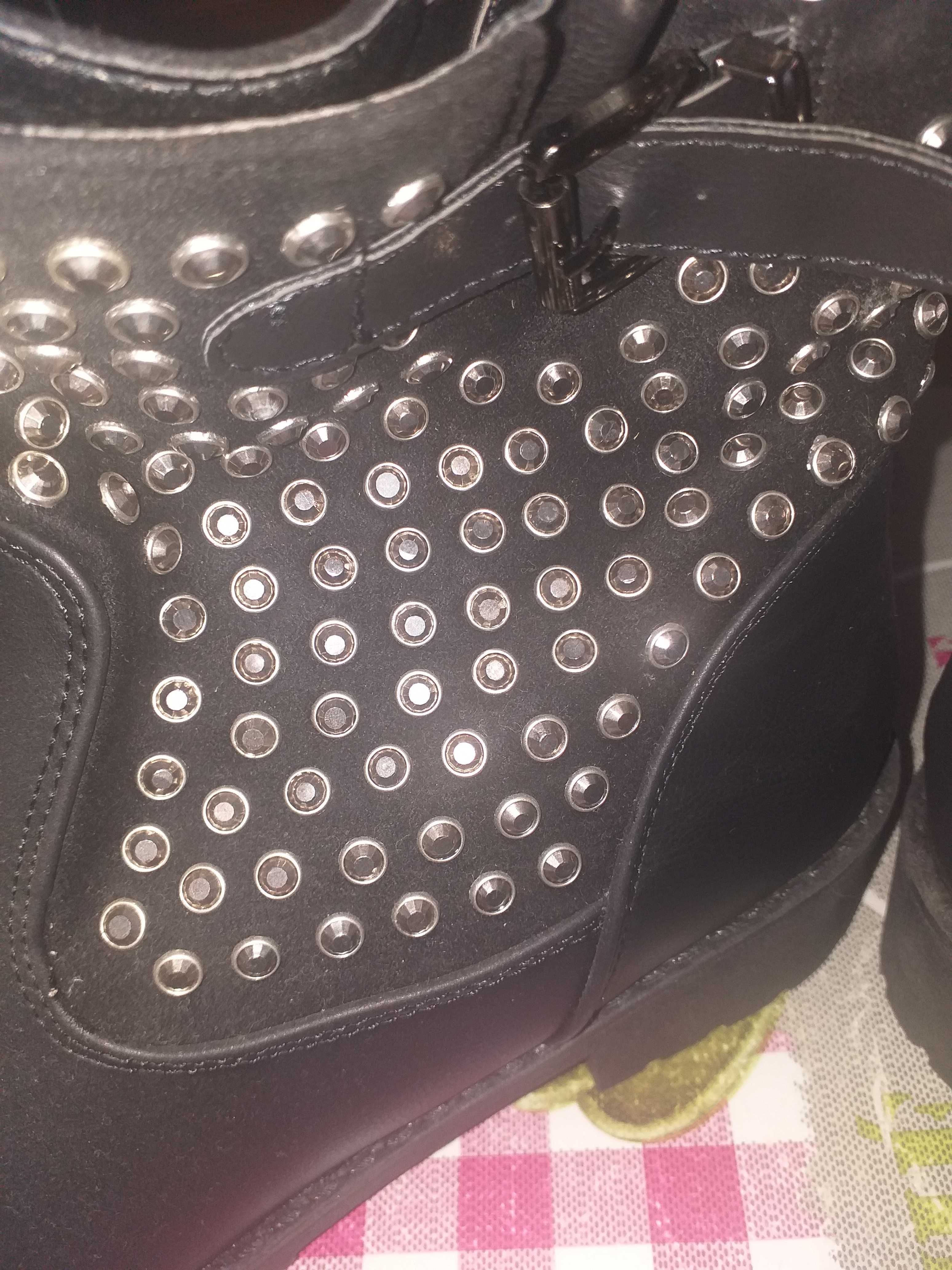 Botas pretas NOVAS