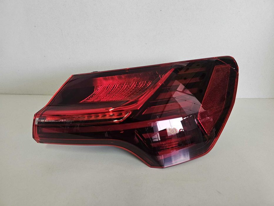Farolim direito Audi E-Tron | 127989