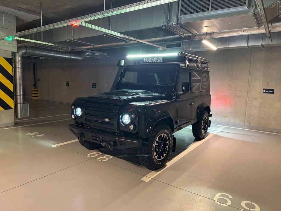 Land Rover Defender Wyjątkowy Defender 90.