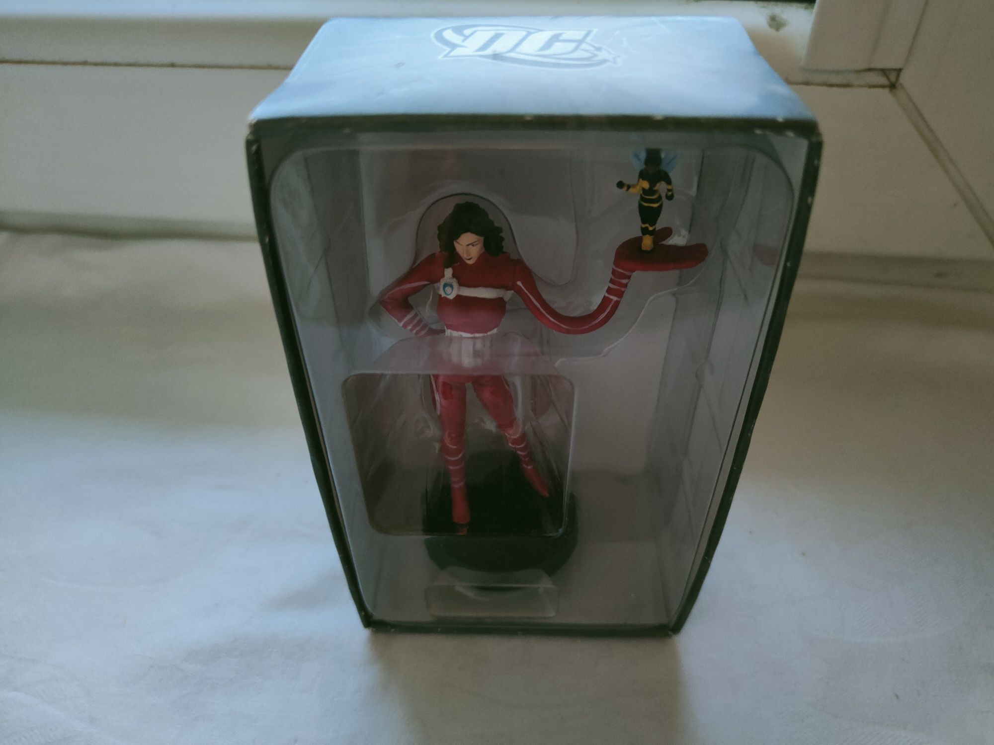 Figurka kolekcjonerska super hero DC Comics (Elasti-Girl)w pudelku