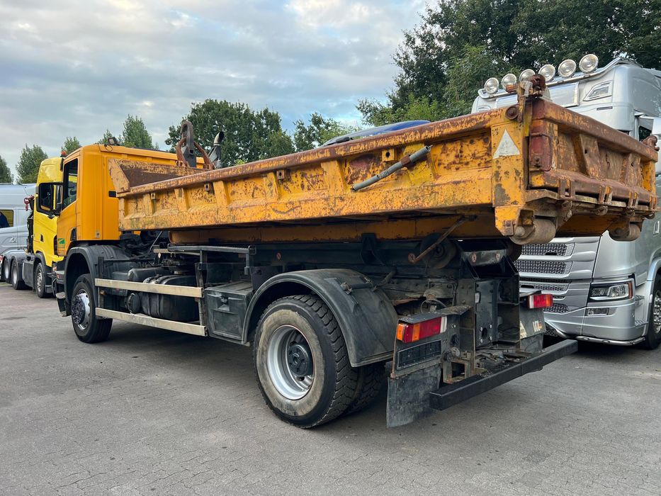 Scania P340 4x4 gancho , so 300.000 km