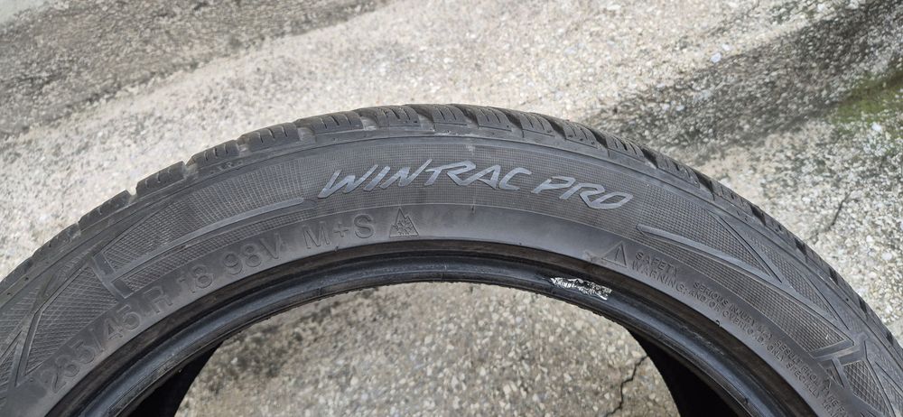 Opony zimowe Dunlop i Vredestein  235/45 R18  98V  okazja !!!