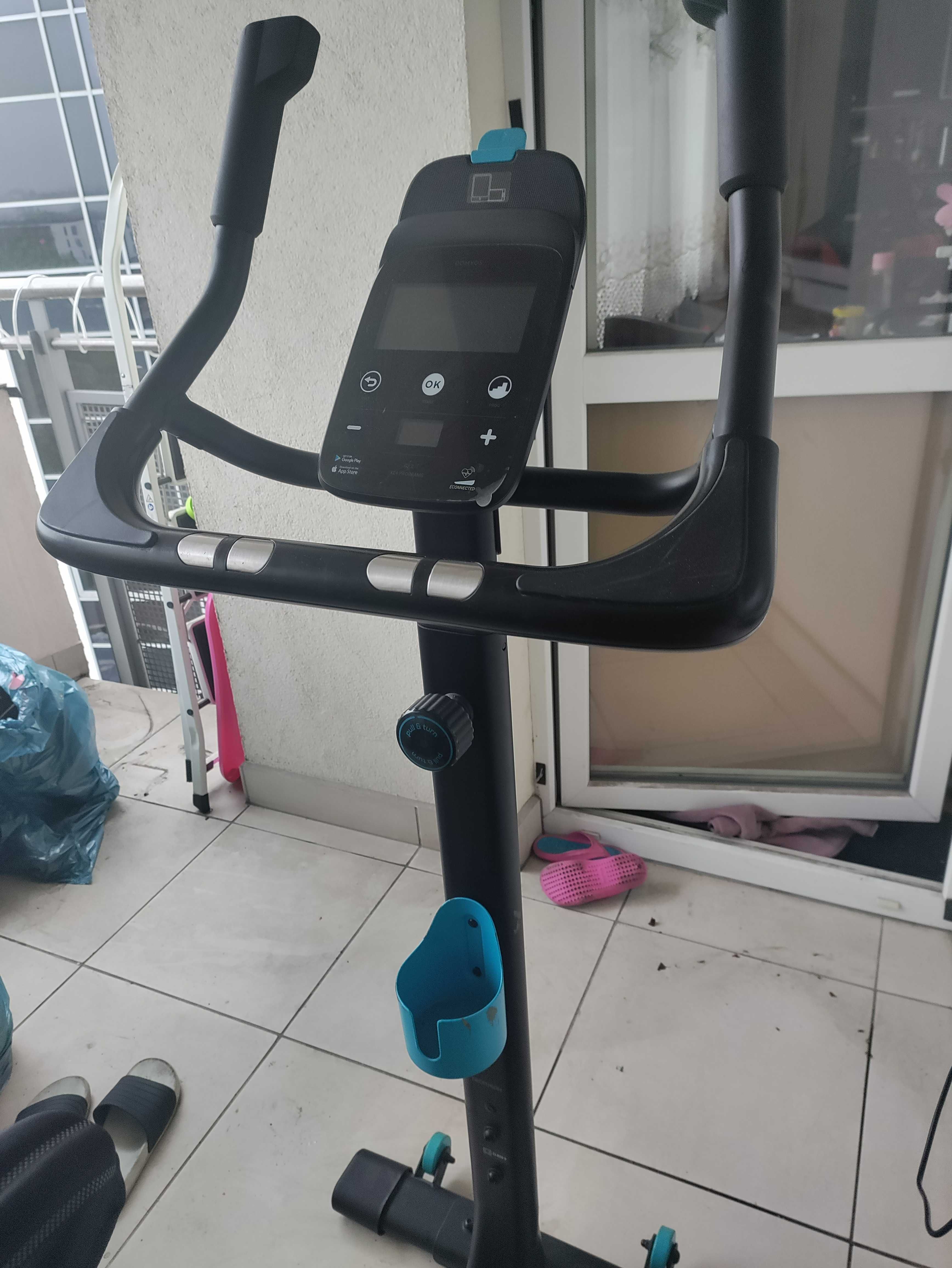 w pełni funkcjonalny smart Rower stacjonarny Domyos 900 samozasilający