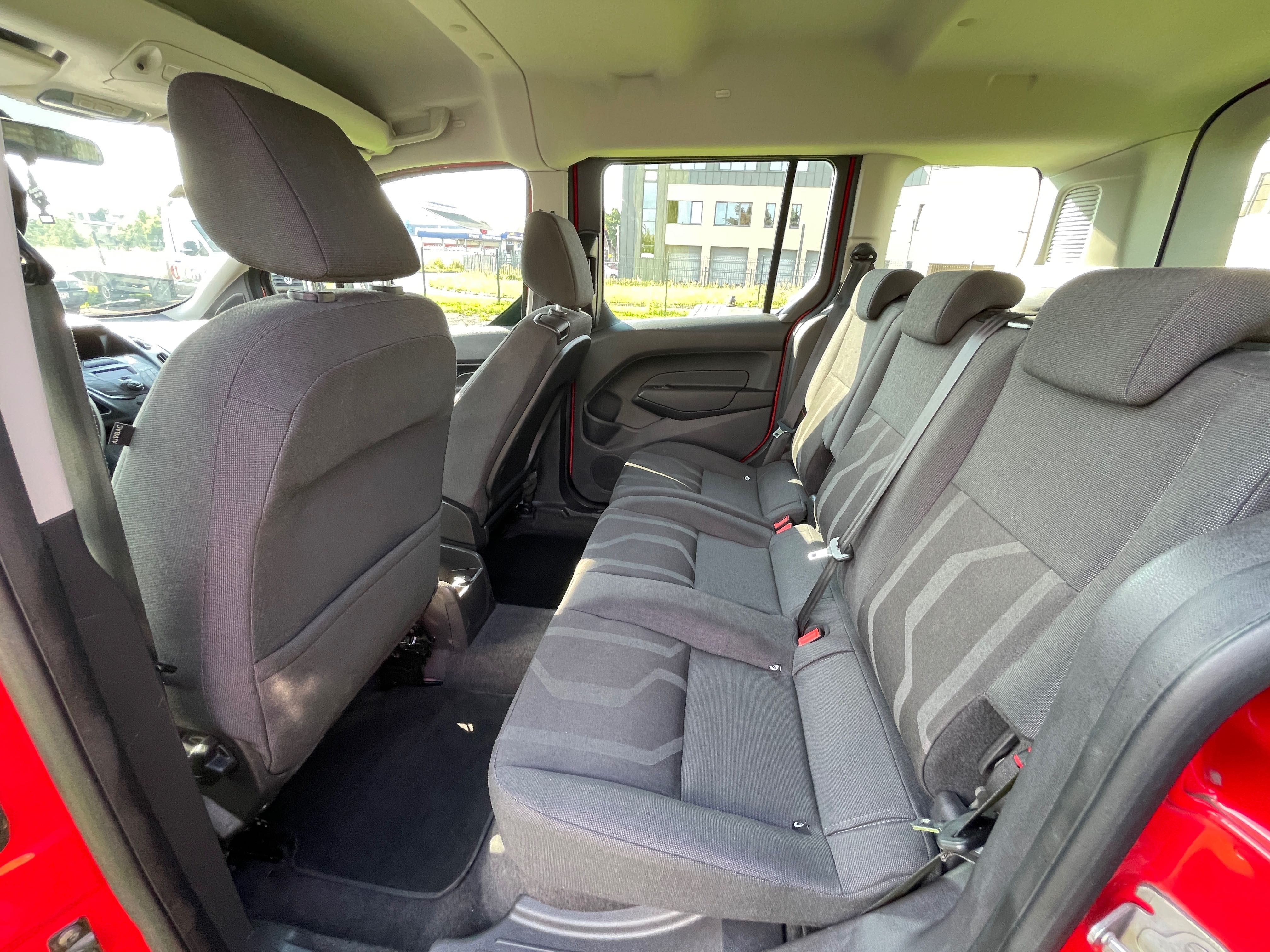 Wynajem samochodu van 5 osobowy Ford Tourneo Connect Wypożyczalnia aut