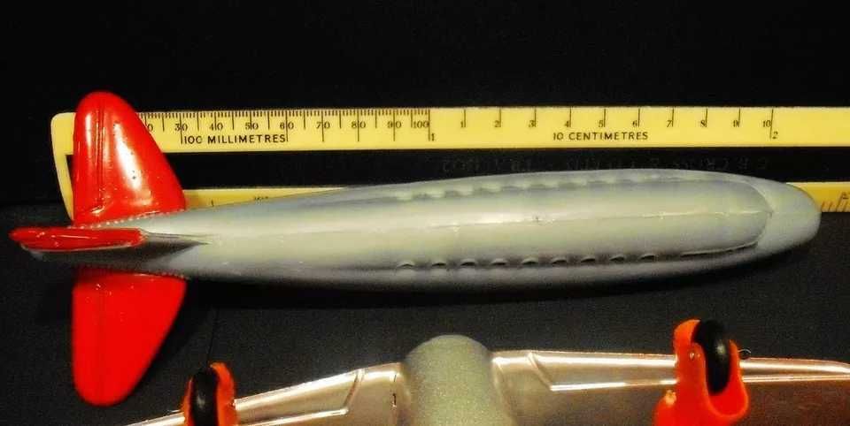 Plane Douglas DC 3 Vintage 1970's - made in Portugal - PEPE