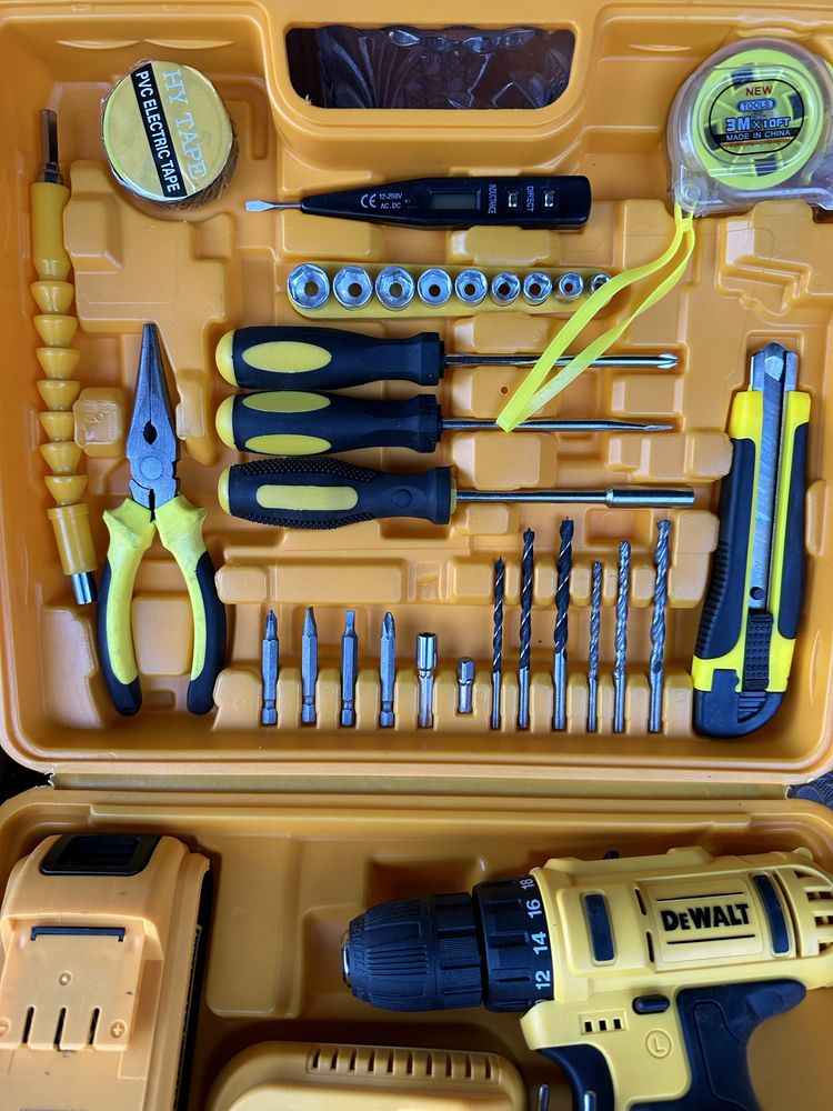 Продам шуруповерт DeWALT 24v з двома акумуляторами та набором інструме