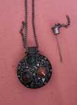 Wisiorek na perfumy Stara perfumetka vintage