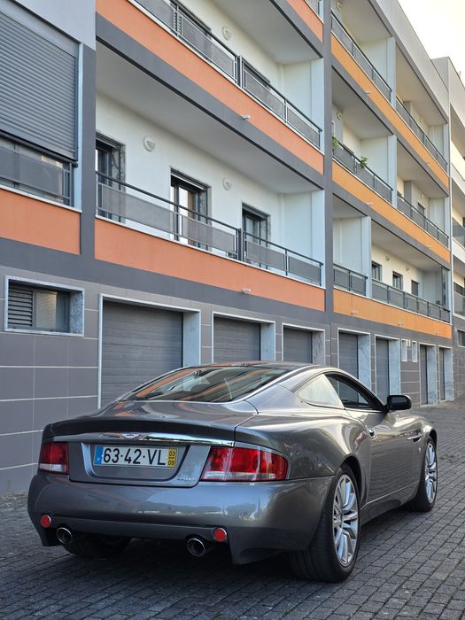 Aston martin vanquish V12