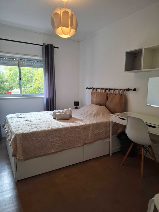 Quarto Monte da Caparica para estudante feminina