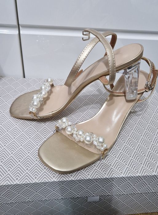 Nowe, śliczne sandałki złote, błyskotki, 41