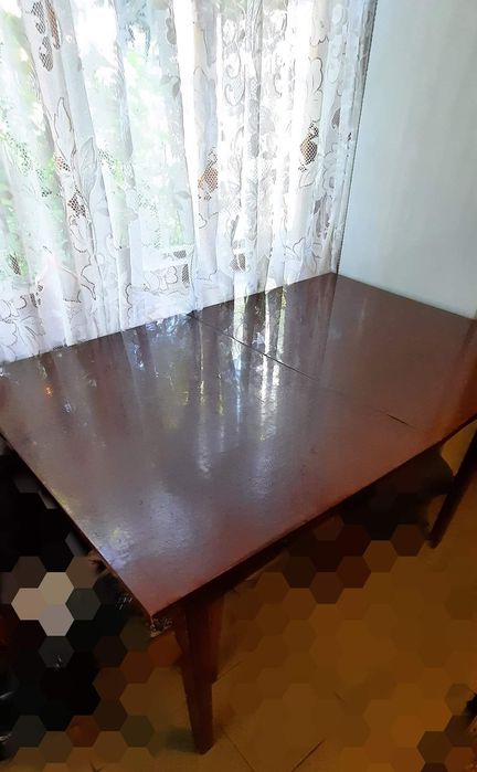 Продам стіл лакований