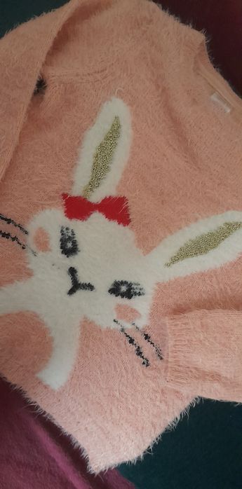 Ciepły sweterek dla dziewczynki, Zajączek 116