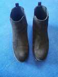 Botins baixos pretos