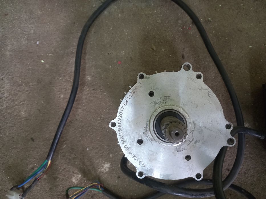 Задний мост с электродвигателем