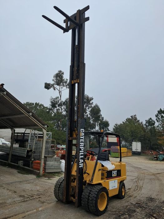 Vendo impilhador de 5 tuneladas tripelex