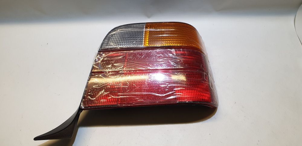 Lampa prawy tyl bmw e36 Compact nowa Magneti marelli