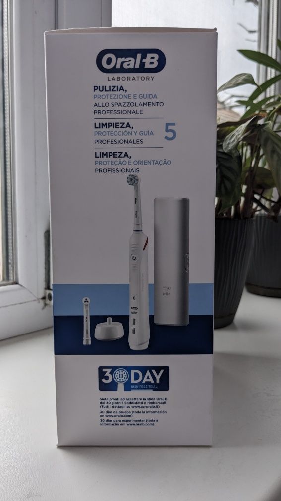 Електрична зубна щітка Oral-B Laboratory Smart Cleaning Protection