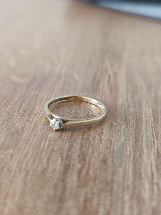 Pierścionek zaręczynowy Apart z Diamentem