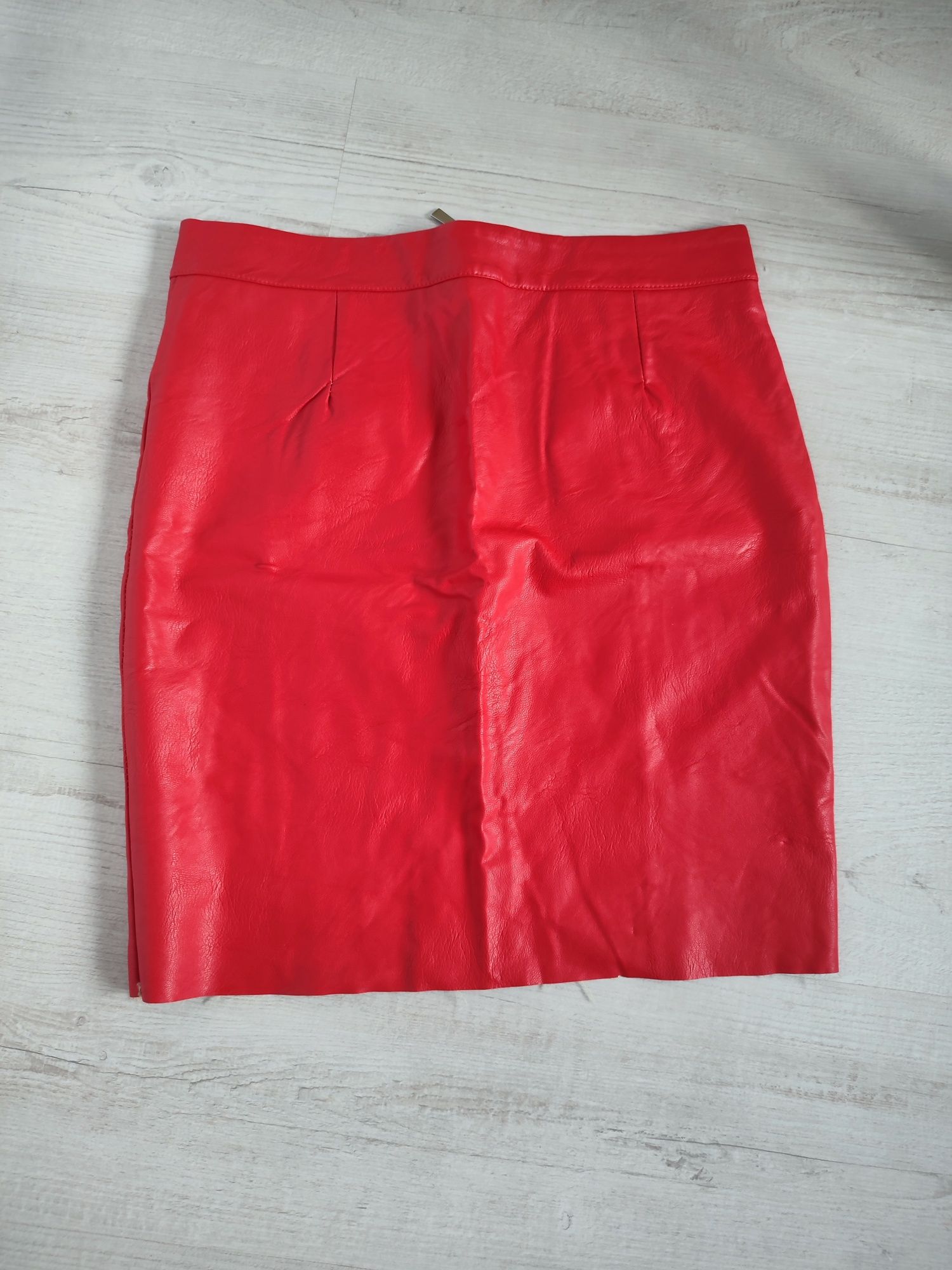 Czerwona spódnica skóra rozmiar M