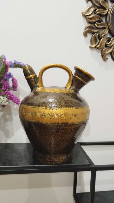 Cantil trabalhado e pintado manualmente, fabrico em barro cru cerâmica