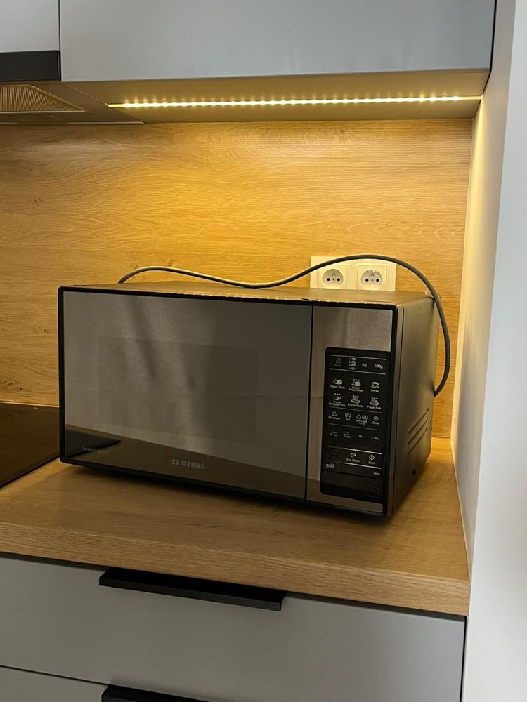 Mikrofala samsung GE83X