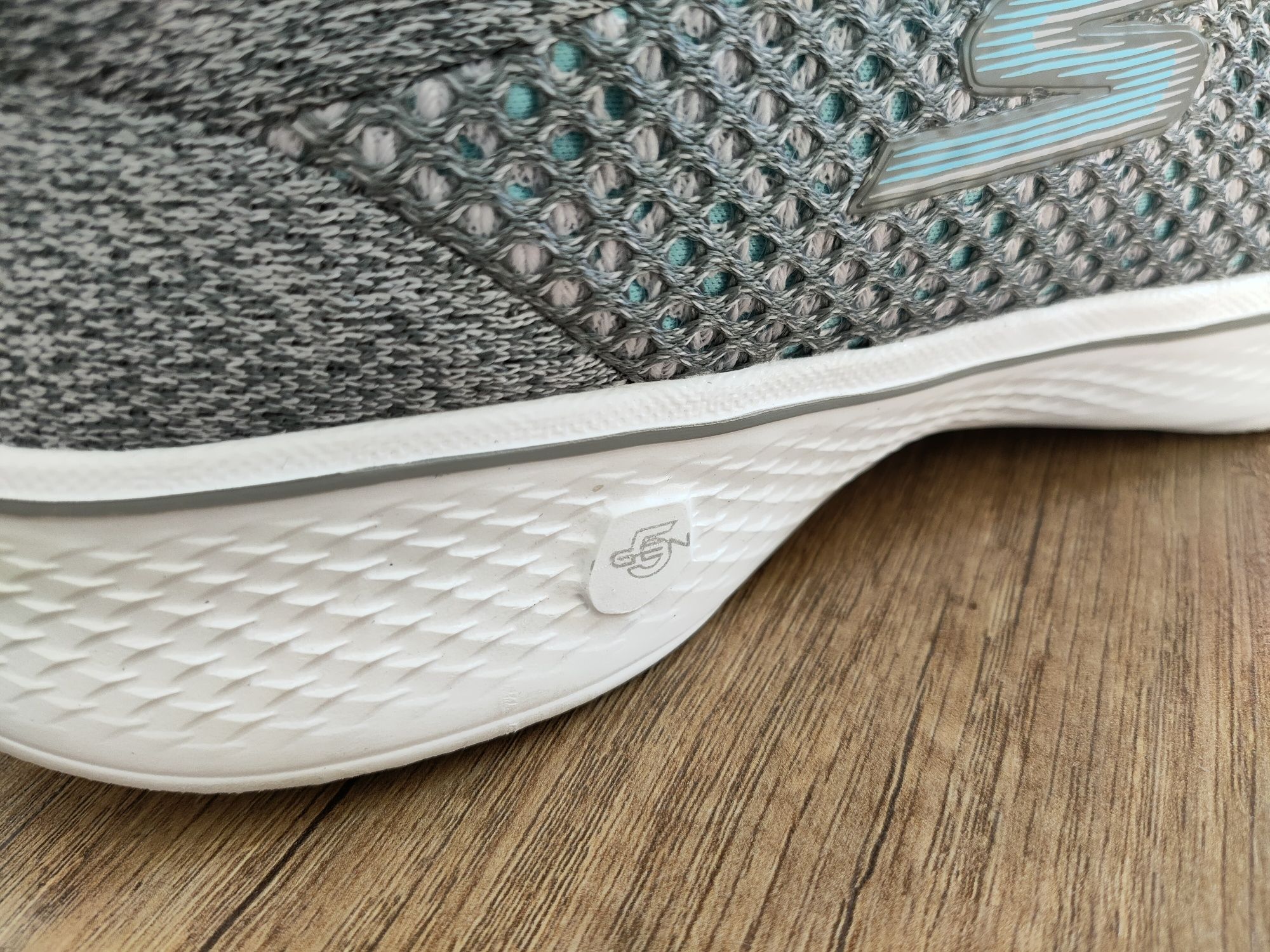 Sneakersy Skechers Gowalk 4 Goga Max 5 Gen r. 41 28cm