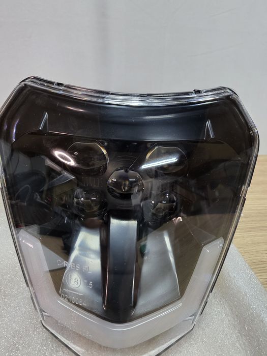 przedni reflektor LED do motocykla KTM.