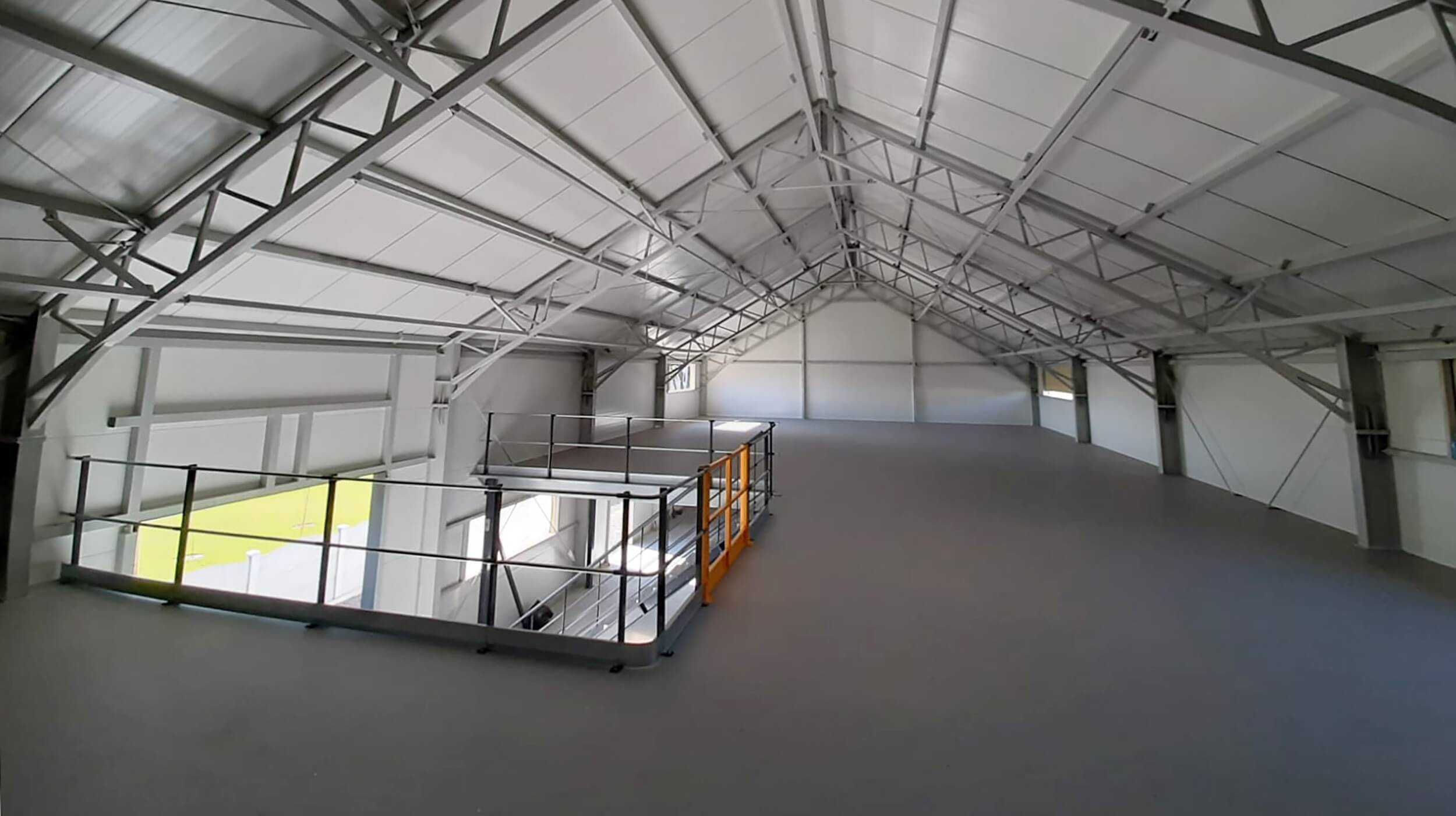 Podest magazynowy P5 – 138m2 stalowy, wysokie "lotnisko"