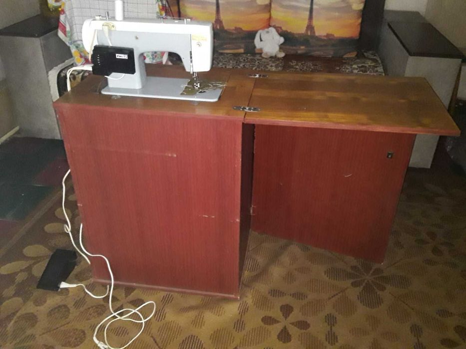Машинка швейна Чайка у хорошему робочому стані