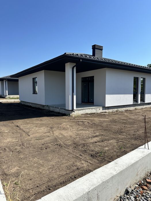 Продам сучасний будинок з гаражем на 6 сотках