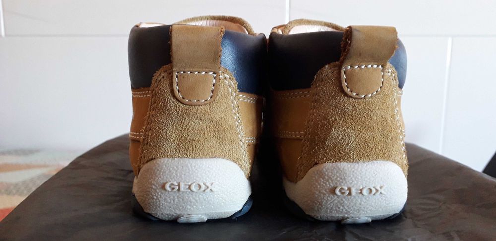 Botas de criança n°23 (COMO NOVAS)