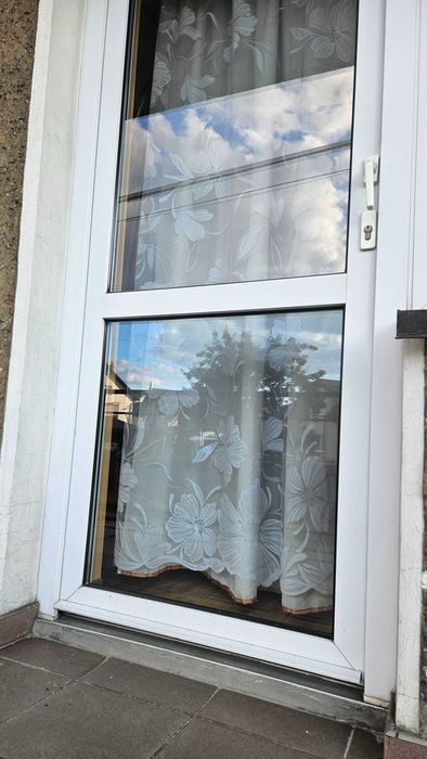 240X97 Drzwi balkon. z klamkami 2 strony+zamykana klucz +okno 123X158H