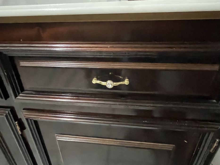 Aparador com espelho