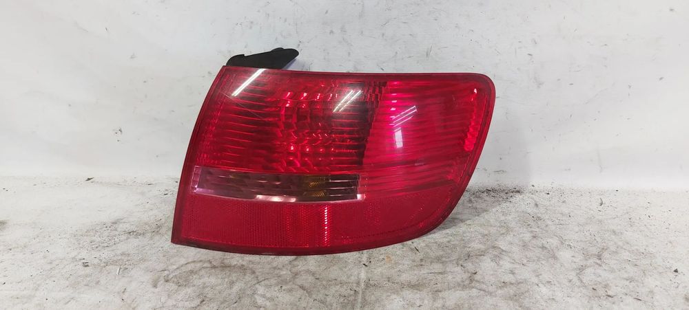 .  TYL TYLNA LAMPA PRAWA AUDI A6 C6 KOMBI
