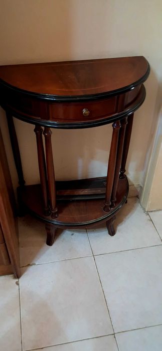 Mesa de apoio em mogno