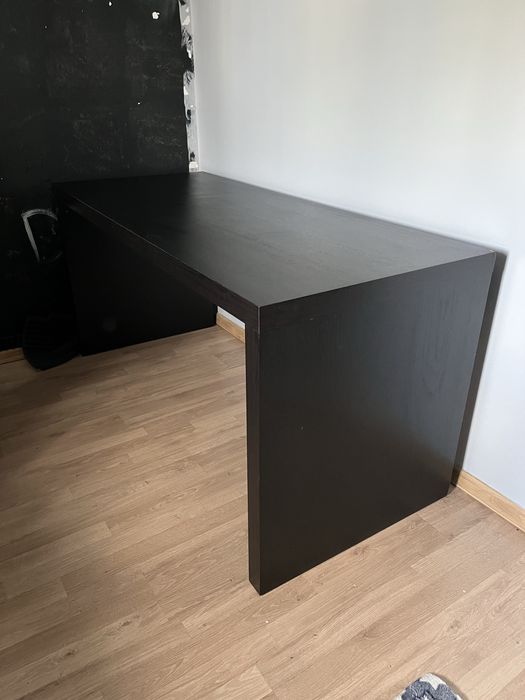 Biurko Ikea Malm ciemny brąz
