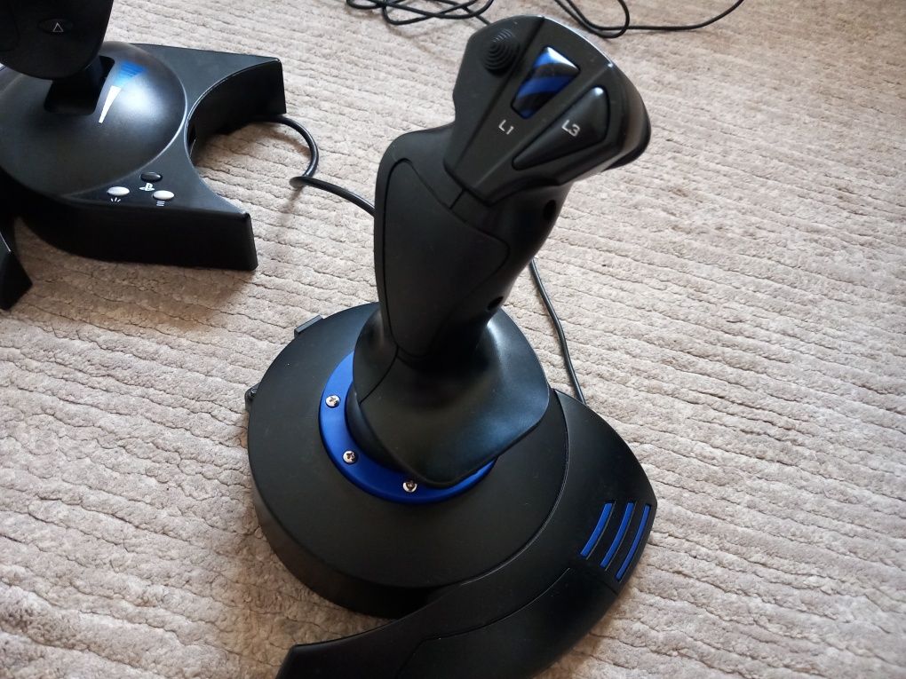 Joystick thrustmaster hotas 4