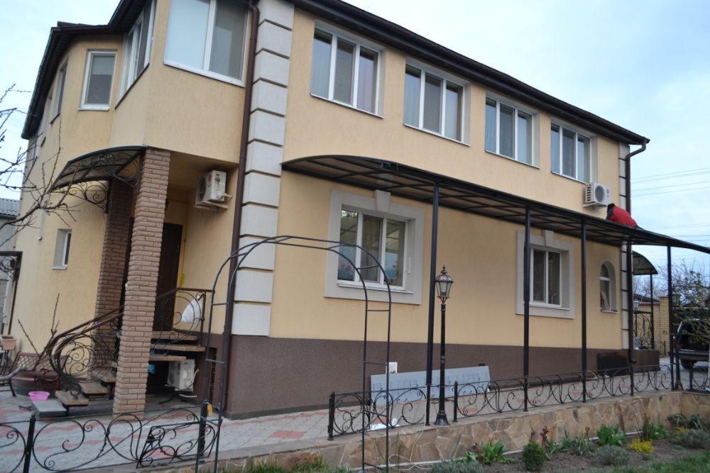 Установка Навесов.Козырьки  и навесы из поликарбоната и профнастила.