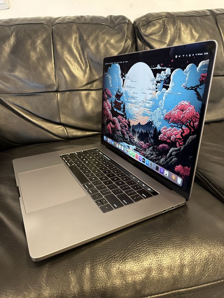 Apple MacBook Pro 15” 2018 i7/32/512 GB MDM