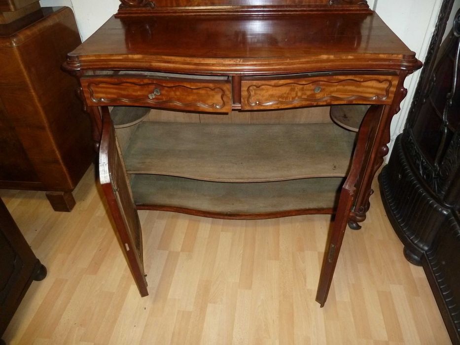 Ozdobna neobarokowa komoda z lustrem z początku XX w