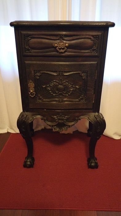 Mesinha de cabeceira ou de apoio