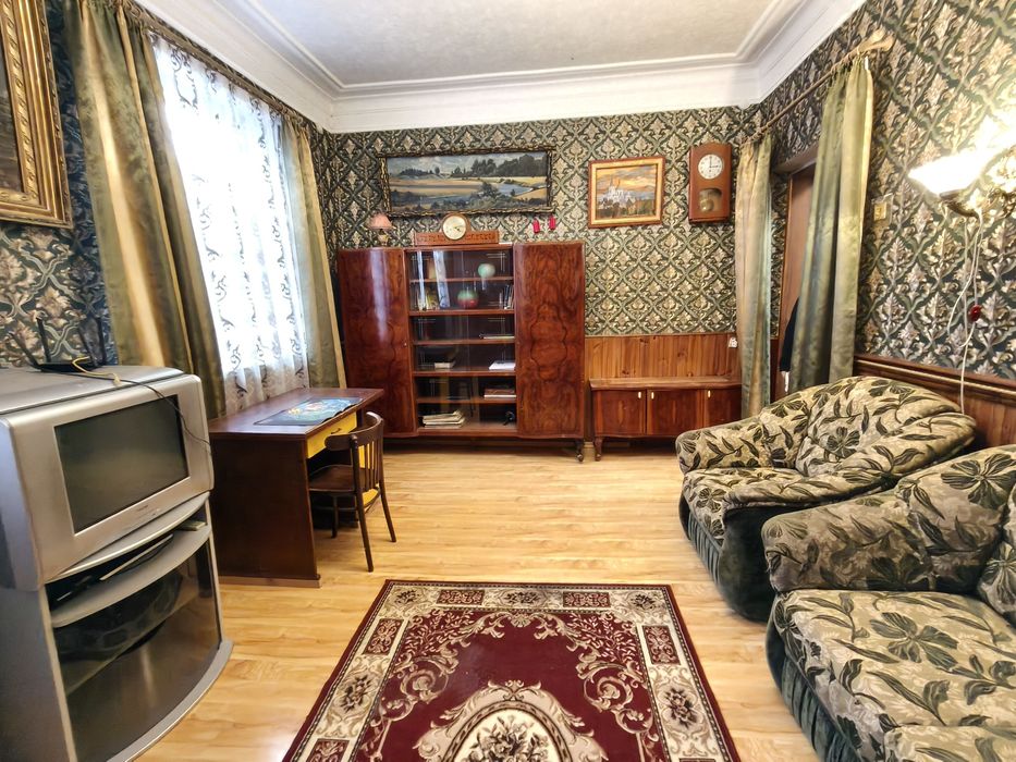 Центр міста. Оренда частина будинку з окремими своїм двором та входом.