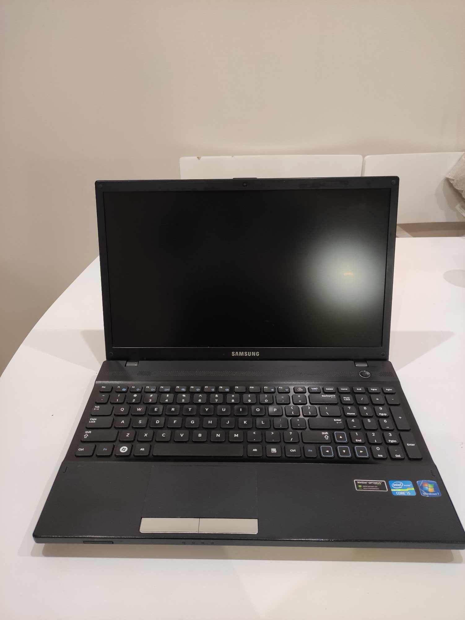 Laptop SAMSUNG NP300V5A i5/4GB/GT520MX