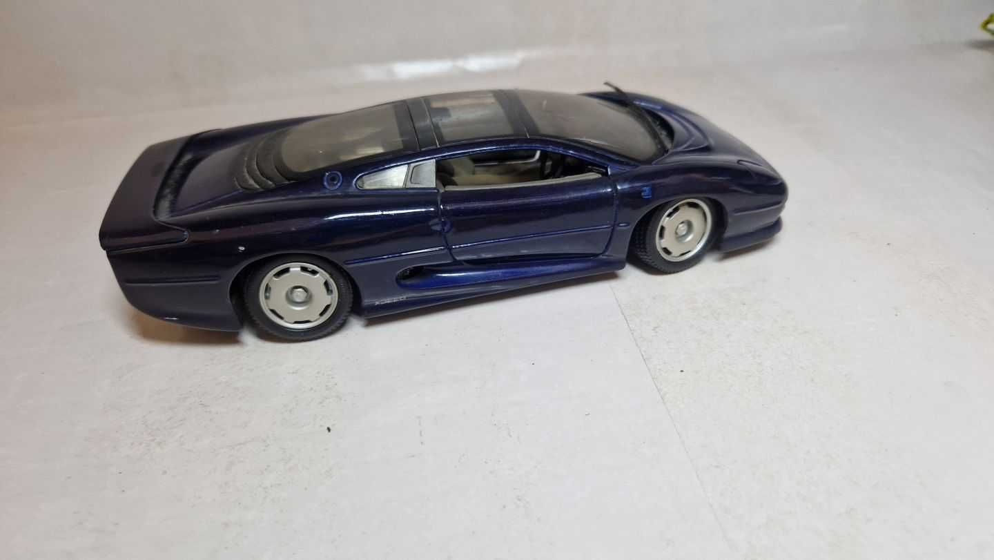 Model samochodu w skali 1:24 Jaguar XJ220