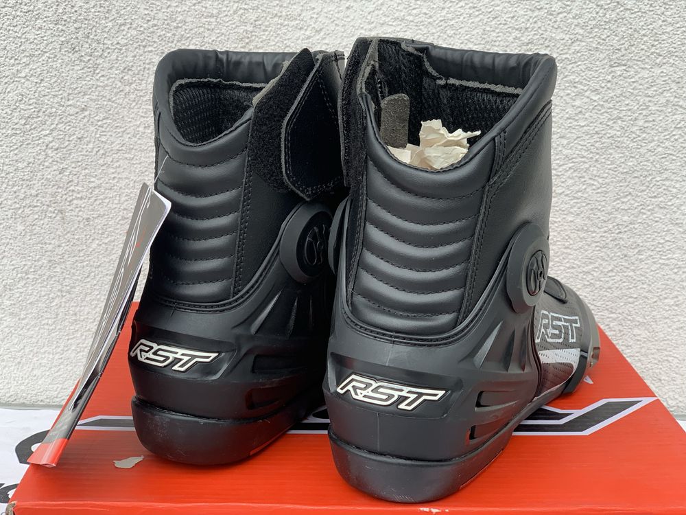 Niskie sportowe buty motocyklowe RST Tractech Evo Short rozmiar 43