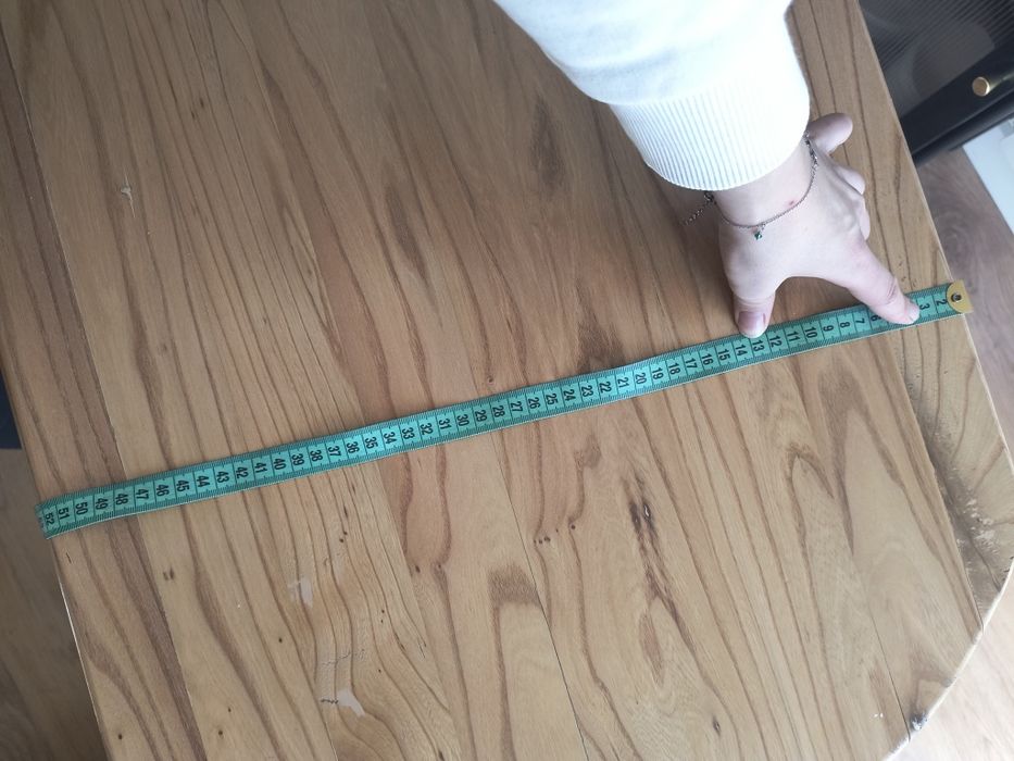 Stolik drewniany na jednej nodze