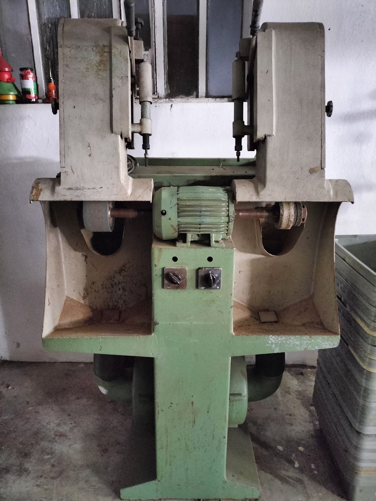 Máquina de lixar ou cardar